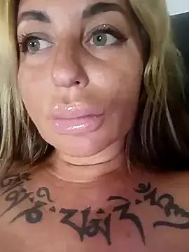 MiaMooly from StripChat