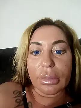MiaMooly from StripChat