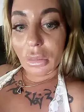 MiaMooly from StripChat