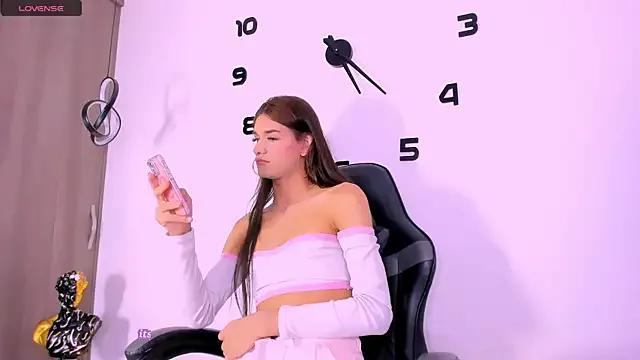 Miapink_ofi from StripChat