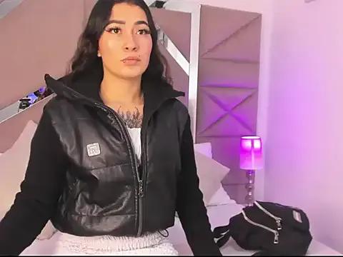 MiaSr_love from StripChat is Freechat