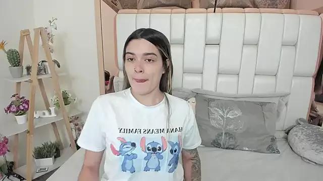 MiaVillalobos from StripChat is Freechat