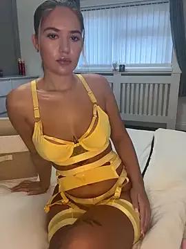 MiaWoodsX from StripChat is Freechat