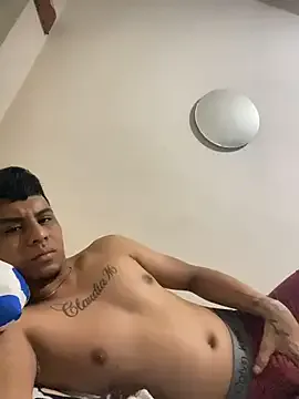 MichaManu7 from StripChat is Freechat