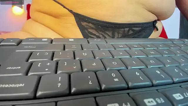 Michelle_Rossi from StripChat is Freechat