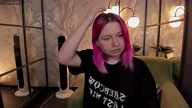 MichelleRebel from StripChat is Freechat