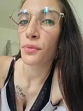 Michou02xXx from StripChat is Freechat