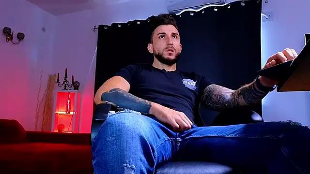 MightyAaron66 from StripChat is Freechat