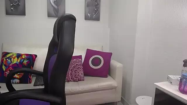 MiiaSuki from StripChat