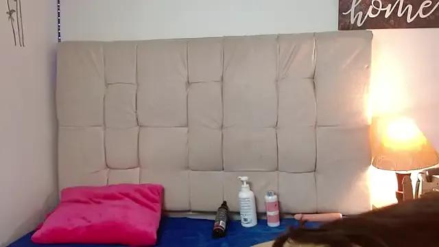 mikaela_iris from StripChat is Freechat