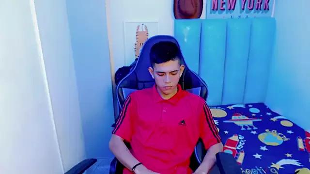Mike_Cr from StripChat is Freechat