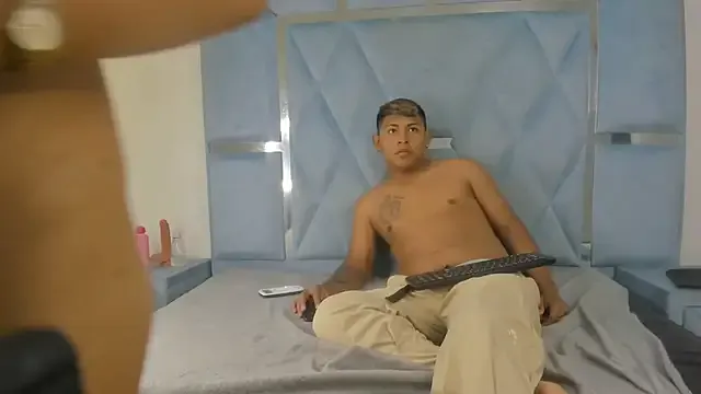 Mikeandmoonasm from StripChat is Freechat