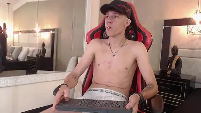 MikeBeneflek from StripChat is Freechat