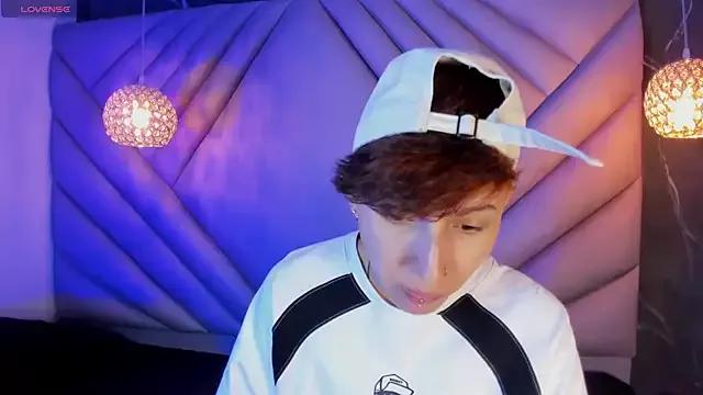 MikeFonse_ from StripChat is Freechat
