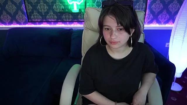 Miki_Kivi from StripChat