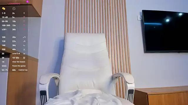 Try our streaming cams variety and talk on a personal level with our adorable girls streamers, showing off their bountiful shapes and dildos.