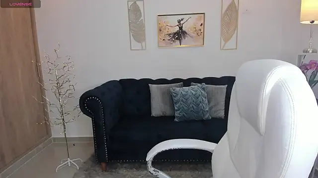 Mila_blaze from StripChat is Freechat