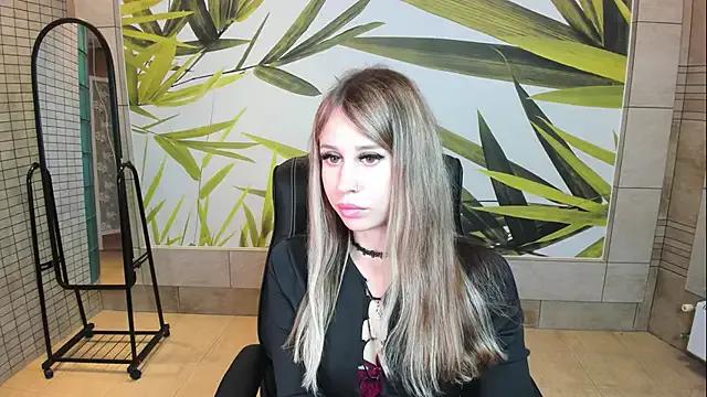 mila_camilla from StripChat is Freechat