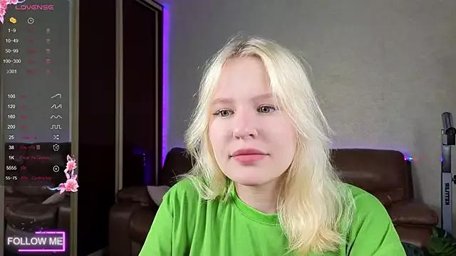 Mila_Lioness from StripChat is Freechat