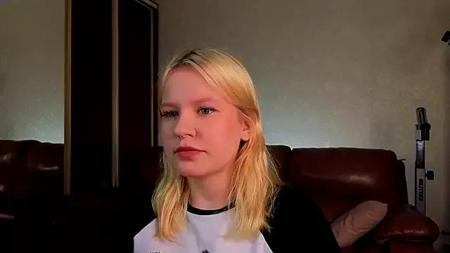Mila_Lioness from StripChat is Freechat