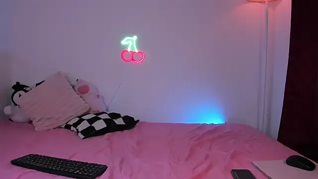 Mila_rougee from StripChat is Freechat