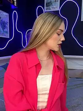 MilaMoone from StripChat is Freechat