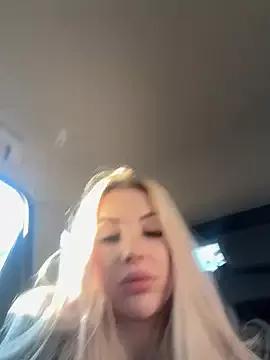 MilanaOmg from StripChat is Freechat
