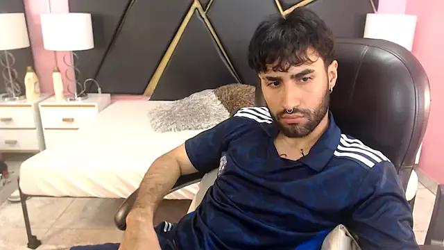 MilanZaire from StripChat