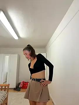 MilaRenee from StripChat
