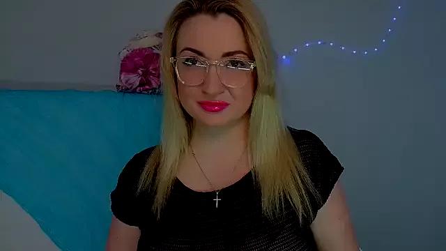 MilaSmille from StripChat is Freechat