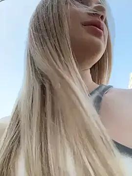 Miley_Muer from StripChat is Freechat