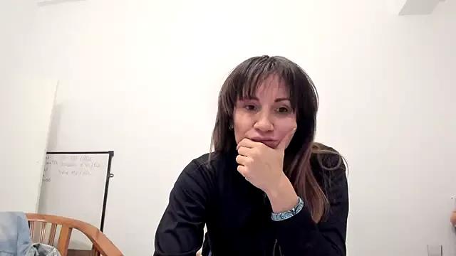 MilfAngelQueen from StripChat is Freechat