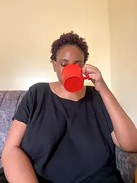 milky_mom from StripChat is Freechat