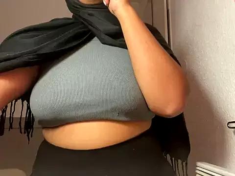 Milla4real from StripChat
