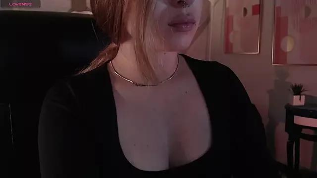Millie_gh from StripChat is Freechat