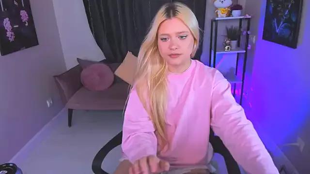 Millie_Vanillies from StripChat is Freechat