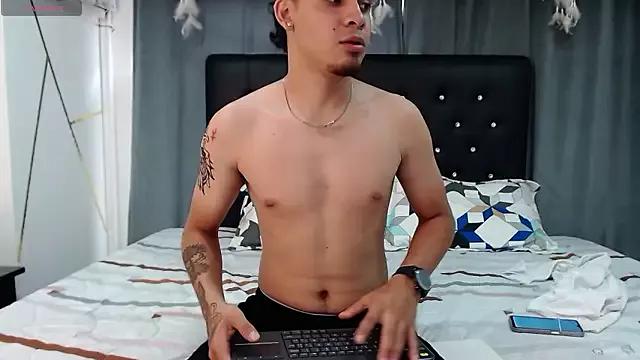 MiluSantiago from StripChat