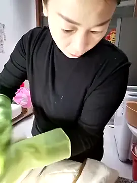 mimi2052 on StripChat 