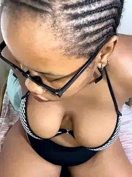 MimiCurves from StripChat