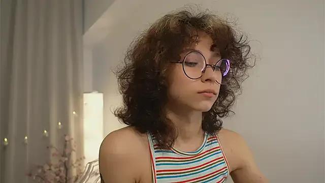 MimiLicks from StripChat is Freechat