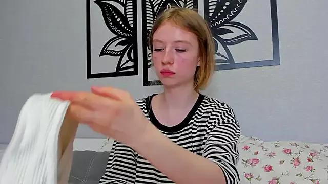 minidivaa_ from StripChat