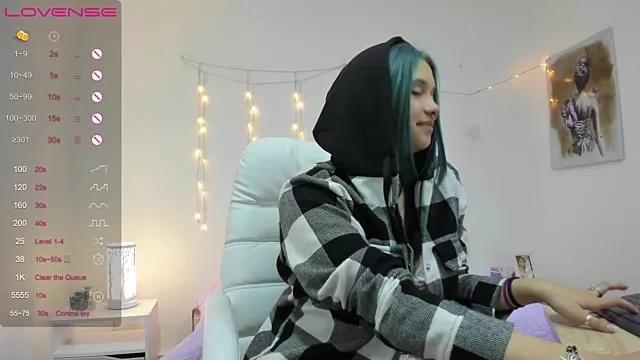 Miniie_N from StripChat