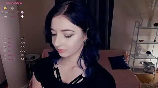 MinnieHines from StripChat