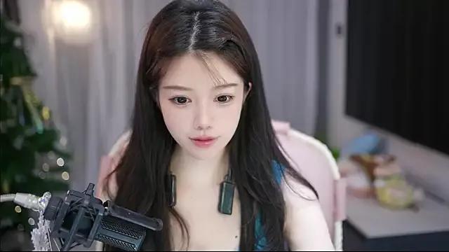 MinnieMoney from StripChat