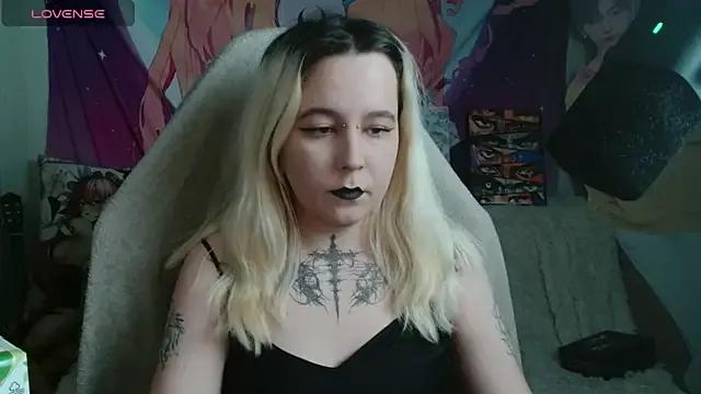 Minniequeen from StripChat is Freechat