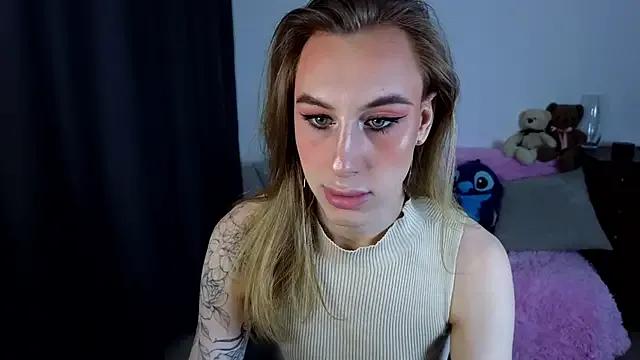 Try our streaming cams variety and talk on a personal level with our adorable girls streamers, showing off their bountiful shapes and dildos.
