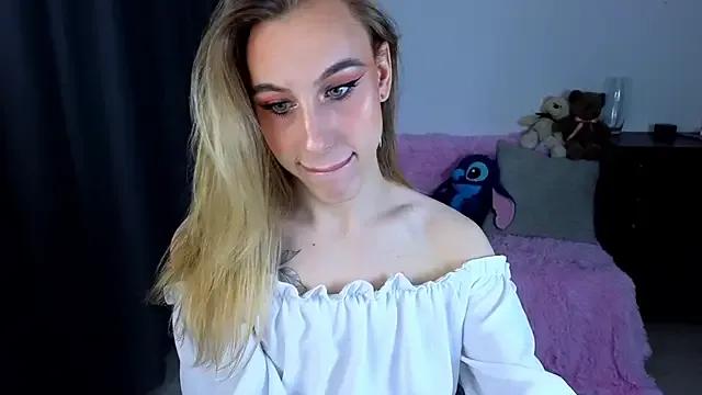 MiraBella10 from StripChat is Freechat