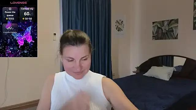 Mirabelle_Velvet from StripChat is Freechat