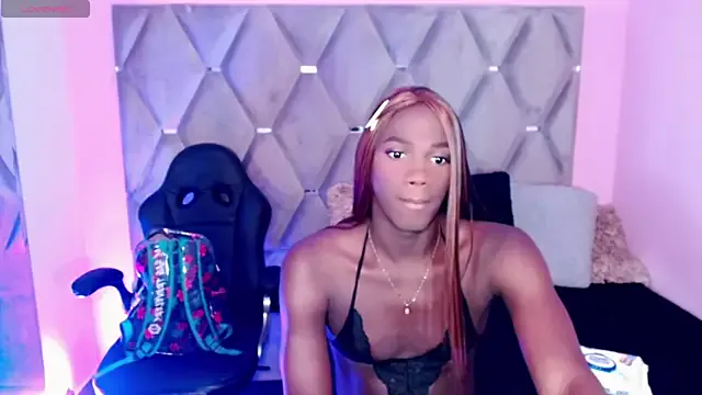 Miranda_Collins from StripChat is Freechat