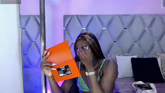 Miranda_Collins from StripChat is Freechat